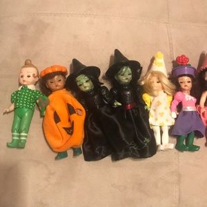 wizard of oz set plus some additional toys